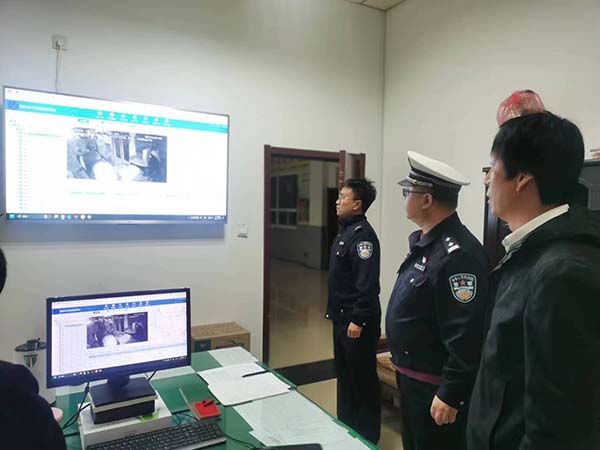 沁县交警：开展隐患排查治理提升交通安全防护水平 (1) (1).jpg